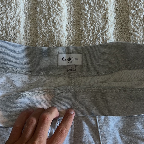 Goodfellow Shorts - Picture 2 of 3